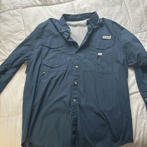 Men’s size XL Columbia PFG long sleeve shirt. Barely worn good condition.